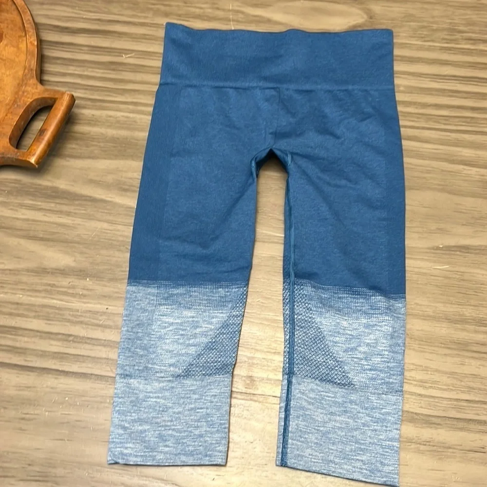 LULULEMON SEAMLESSLY STREET CROP LEGGINGS BLUE OMBRÉ 6